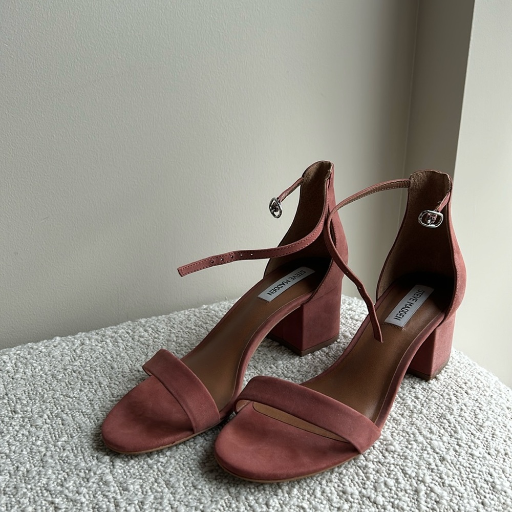 LIKE NEW Steve Madden Irenee Sandal